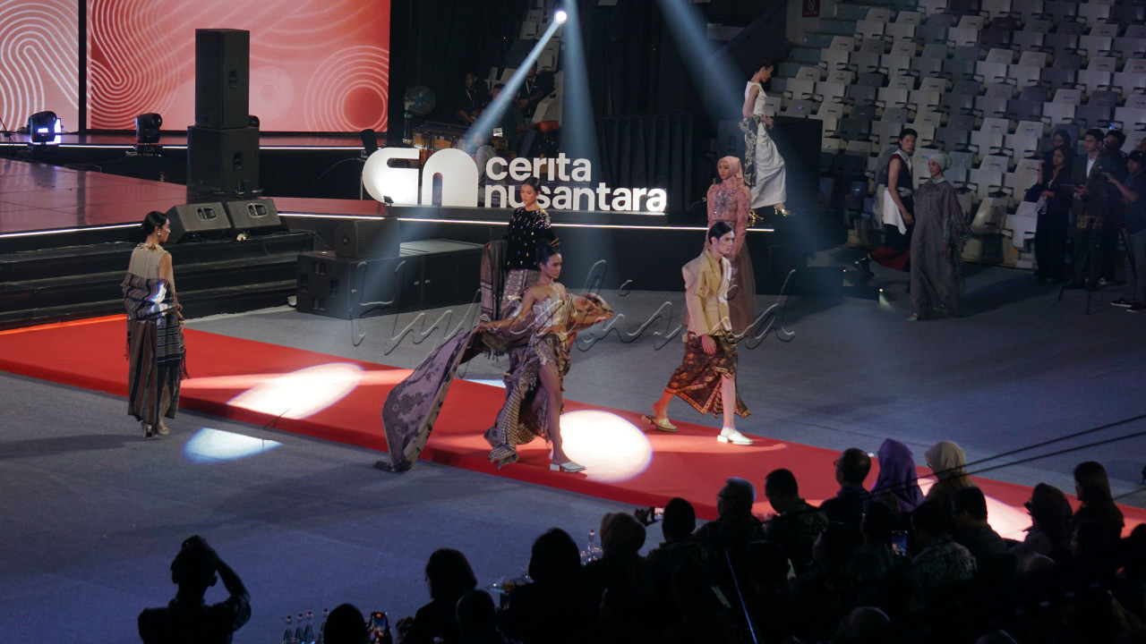 Tak hanya menyajikan berbagai kerajinan tangan dari nusantara, pameran tersebut juga menampilkan berbagai kegiatan menarik seperti&nbsp;<em>fashion show</em>&nbsp;rancangan desainer-desainer ternama Tanah Air sebagai salah satu acara pembuka utama dalam pameran ini.