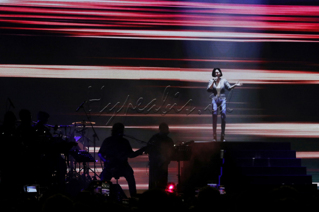 Kehadiran hologram Nike Ardilla tersebut memberikan momen emosional bagi para penggemarnya. Teknologi canggih ini menjadi cara baru untuk merayakan warisan musik Indonesia, sekaligus mengenang karya-karya besar yang pernah dibawakan oleh Nike Ardilla.<br />
<br />
Editor : Yayus Yuswoprihanto<br />
<br />
&nbsp;