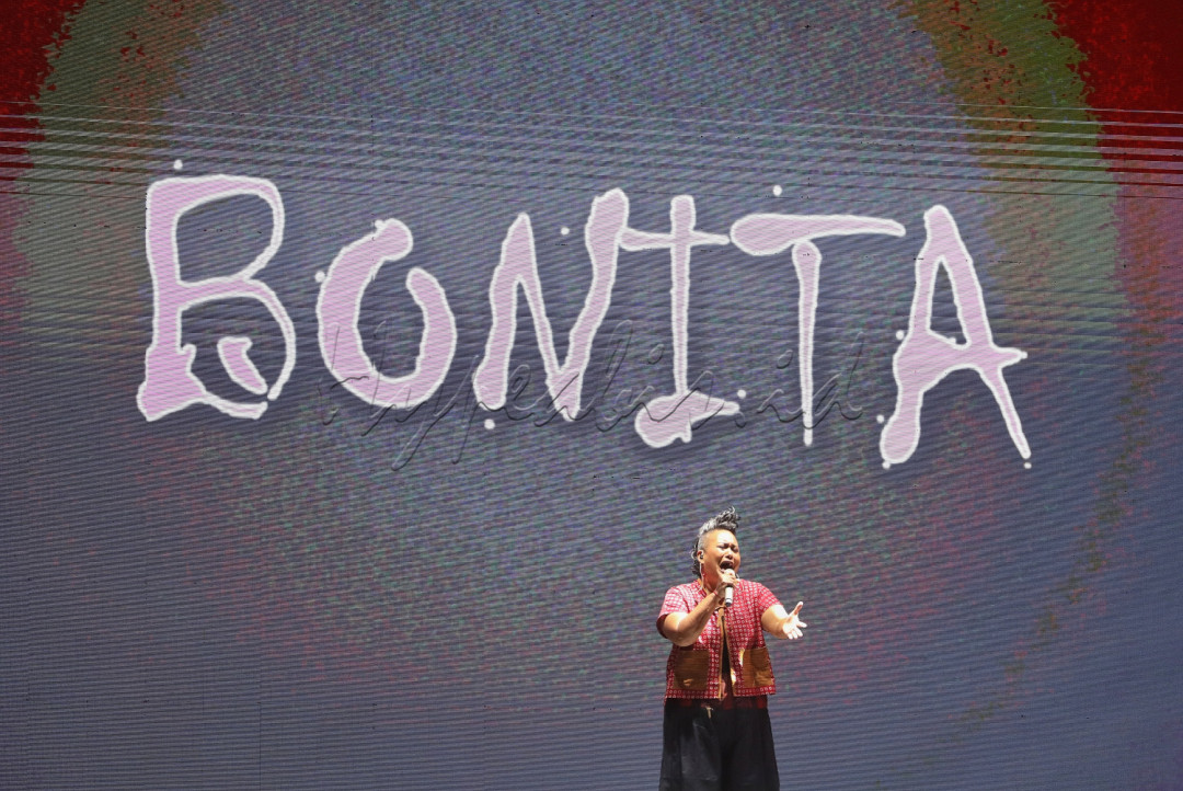 Nike Ardilla Live Bersama menggandeng sejumlah penyanyi seperti Bonita, Tanti Kotak, Fanny Soegi, Putri Ariani dan Danilla.