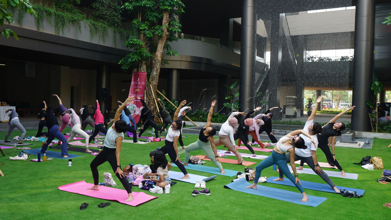 Kenduri Teh 2024 ini diselenggarakan oleh&nbsp;Satria Gunawan sebagai bentuk dukungan untuk petani teh lokal sekaligus mempromosikan gastronomi teh kepada masyarakat. Acara ini dimulai dengan sesi yoga bersama.
