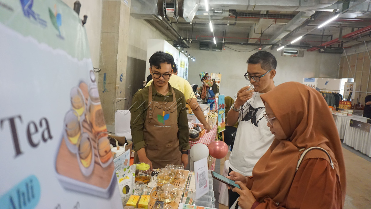 Acara tersebut diisi dengan bazar para pelaku usaha mikro, kecil, dan menengah (UMKM) di sektor teh dan makanan ringan hingga fesyen<em>&nbsp;</em>ramah lingkungan.&nbsp;