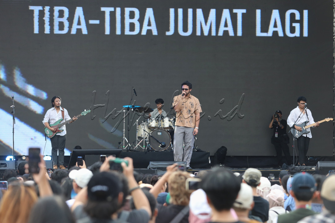 Popularitas Nadhif mulai dikenal ketika lagu-lagunya mendapatkan perhatian di platform media sosial dan digital. Dia mengawali karier bermusiknya dengan merilis lagu <em>After School Sad Session</em> pada 2018 di bawah naungan label <em>After School</em>. Berangkat dari respons positif para pendengar, penyanyi asal Jakarta ini kemudian merilis karya berjudul <em>Bitterness</em> pada 2019, diikuti dengan single ketiga bertajuk <em>Spaces</em>.<br />
<br />
Editor : Yayus Yuswoprihanto