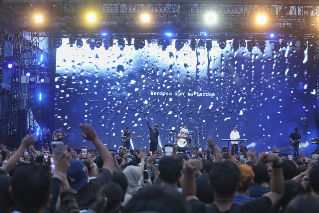 Salah satu karyanya yang terkenal adalah Lantas, berhasil masuk ke dalam <em>playlist</em> teratas di <em>platform</em> musik Spotify. Mereka merintis karier dengan merilis mini album independen berjudul Dansa Malam pada 2014 sebelum akhirnya bergabung dengan label besar, E-motion Entertainment, untuk memperluas jangkauan penggemarnya.<br />
<br />
Editor : Yayus Yuswoprihanto<br />
<br />
<br />
&nbsp;