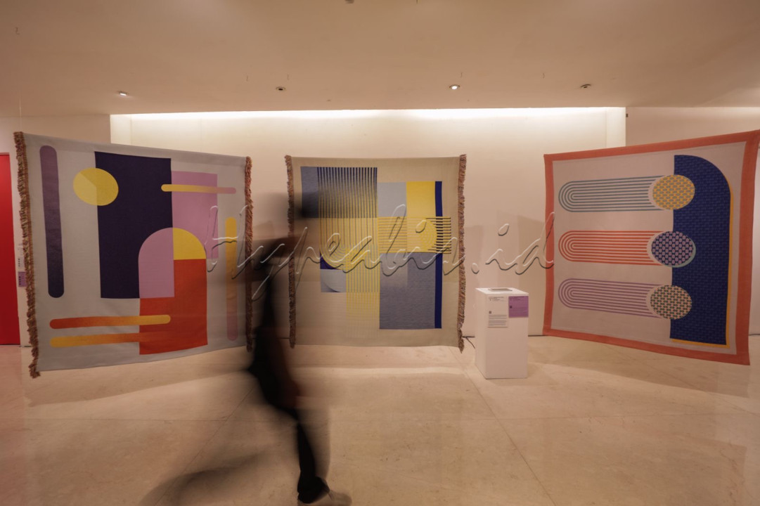 Mengusung tema UNEXPECTED, pameran ini menampilkan karya-karya terbaik dari 75 seniman dan desainer yang berlangsung dari 10 Oktober&ndash;10 November 2024.<br />
&nbsp;