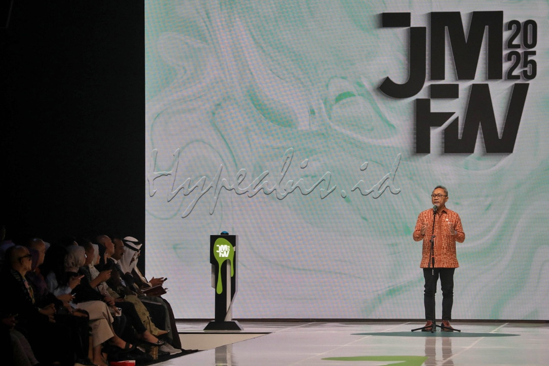 Menteri Perdagangan Zulkifli Hasan dalam sambutannya saat membuka acara tersebut menekankan pentingnya JMFW sebagai ajang internasional yang memperkuat peran Indonesia sebagai pusat modest fesyen dunia.&nbsp;<br />
<br />
Editor : Yayus Yuswoprihanto<br />
&nbsp;