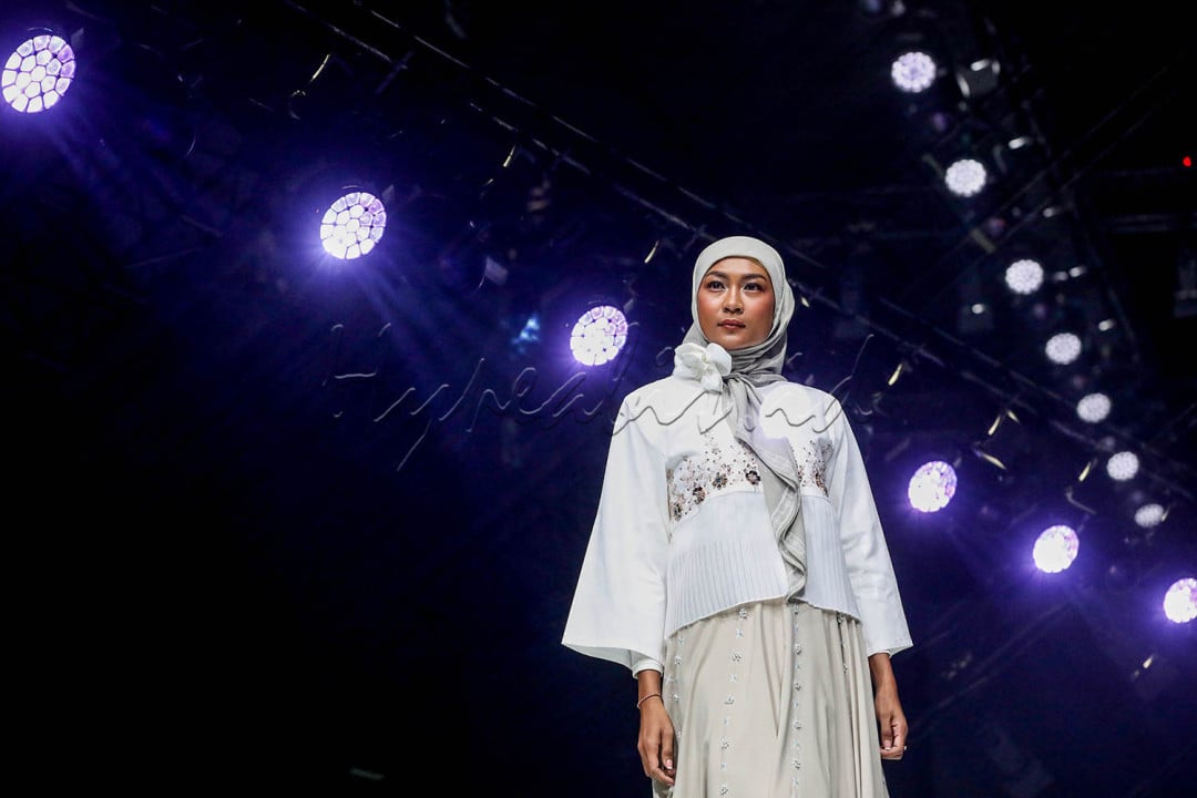 Jogja Fashion Dunia merupakan gerakan bersama untuk menjadikan Yogyakarta sebagai salah satu pusat mode dunia, dengan unggulan craft fashion.<br />
&nbsp;