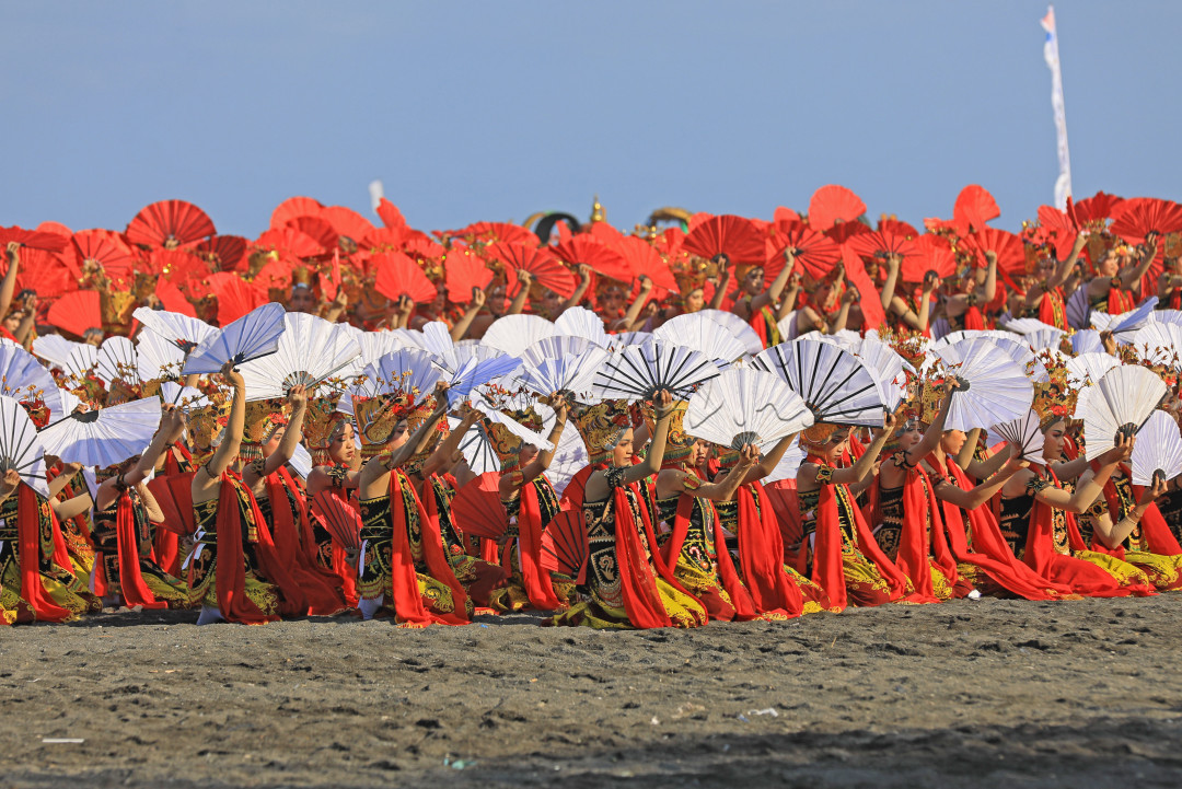 Gelaran Gandrung Sewu tahun ini mengangkat tema Payung Agung the Diversity of Culture yang menceritakan beragam kekayaan budaya nusantara yang hidup secara harmonis di Banyuwangi. Merah Putih dinilai menjadi payung agung yang menaungi keberagaman.