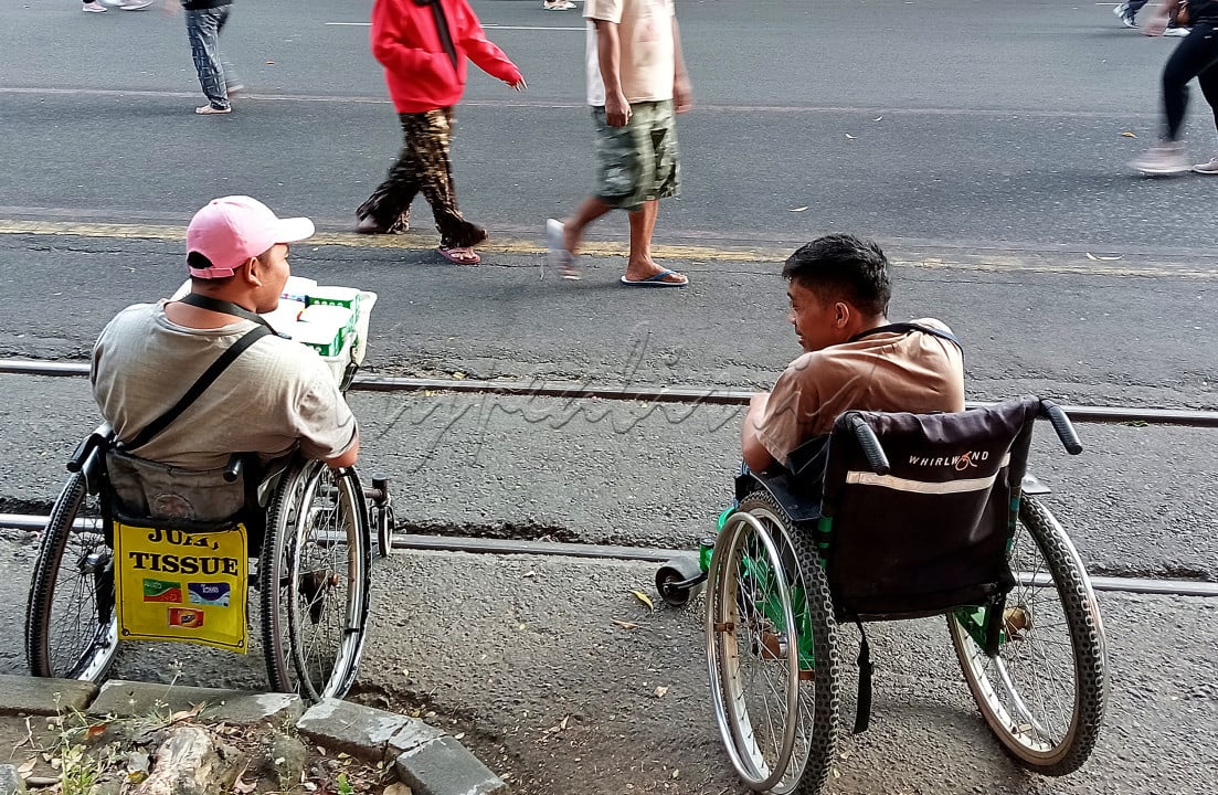Bukan keterbatasan membuat kami jadi malas, tapi semangat dalam usaha membuat kami jadi tegar.