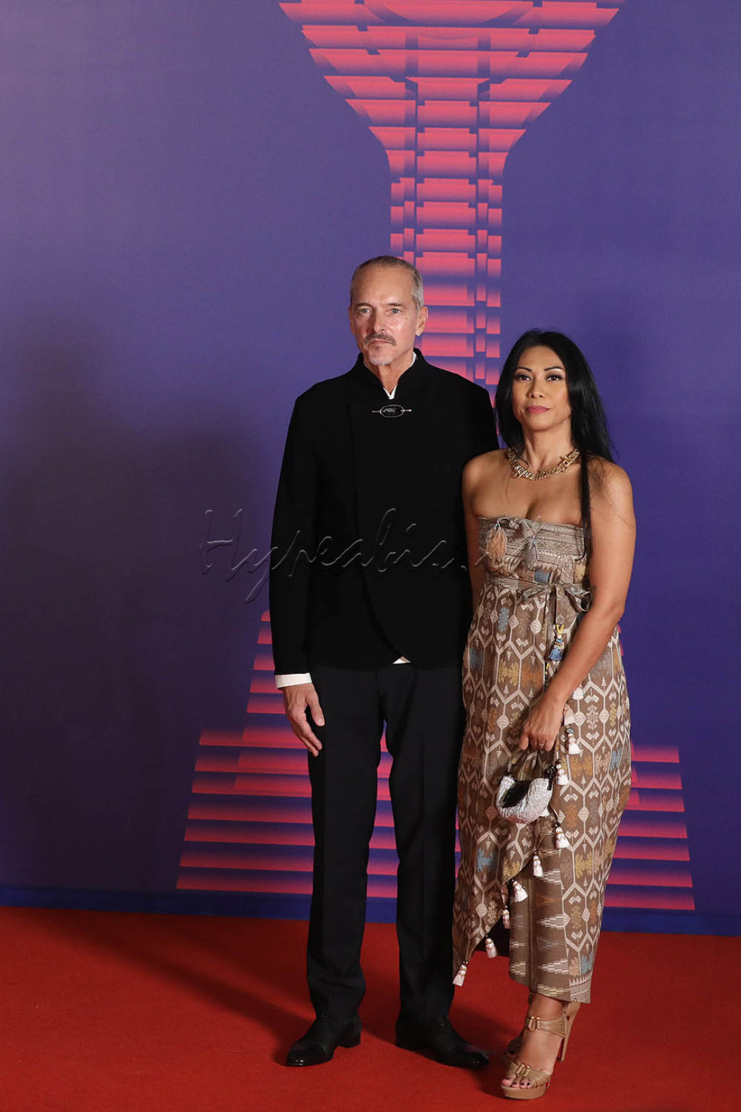 Malam Anugerah FFI 2024 ini juga dimeriahkan dengan sejumlah penampilan spesial termasuk penyanyi yang lama bermukim di Prancis, Anggun C Sasmi, menyumbangkan suara emasnya.&nbsp; Anggun merupakan penyanyi yang sering membawakan lagu <em>soundtrack </em>film Indonesia.&nbsp;