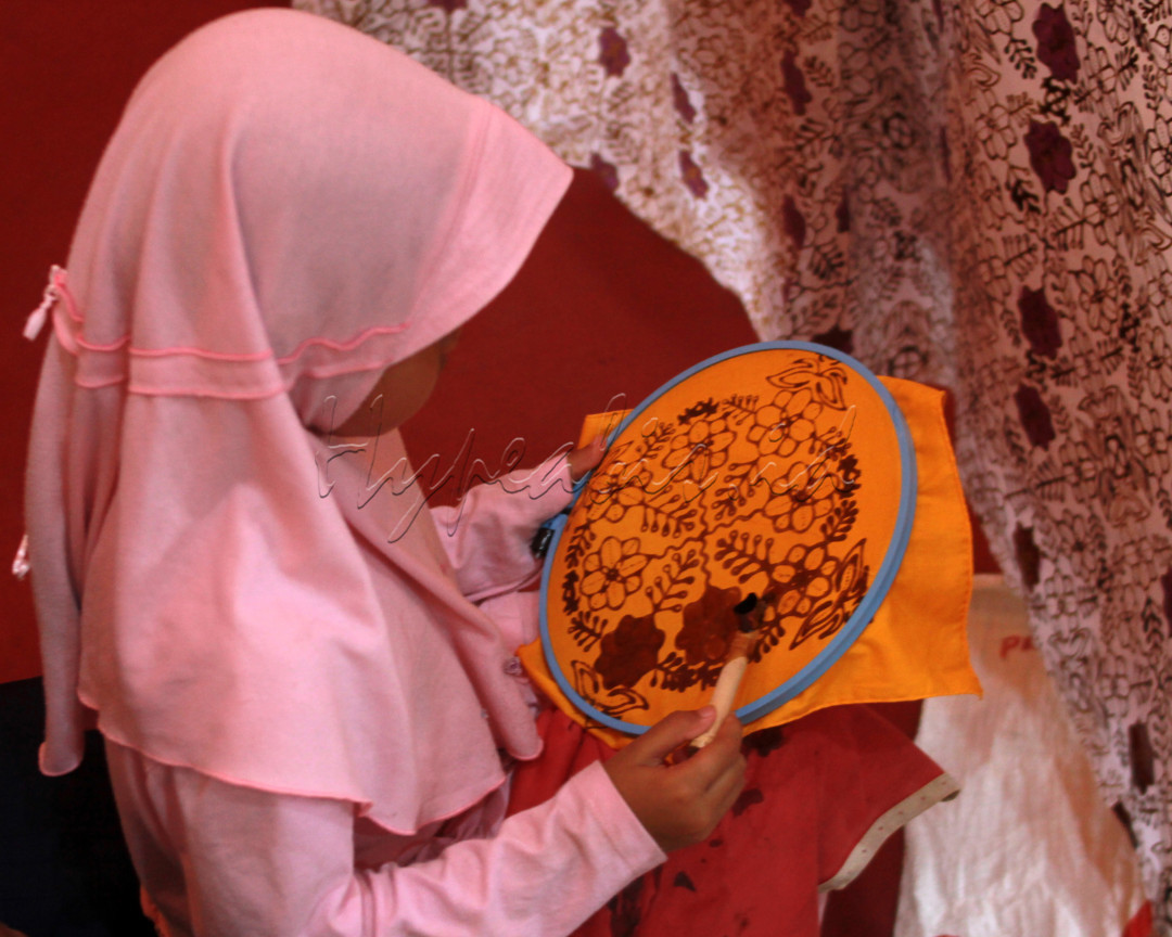 Pada saat acara launching batik Ciamisan di situs Ciung Wanara seorang anak kecil spontan ingin belajar membuat batik atau cara membatik