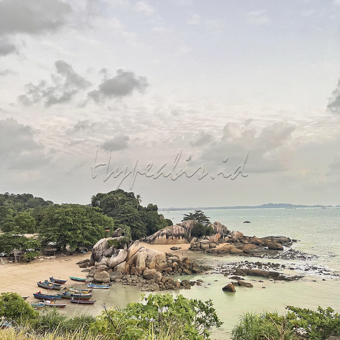 Pantai merupakan simbol dari visi yang tak terbatas, seperti harapan kita untuk membangun negeri. Setiap langkah kecil yang kita ambil adalah bagian dari gelora besar untuk masa depan yang lebih baik. Mari bersatu, melangkah bersama, membangun negeri sejauh mata memandang.