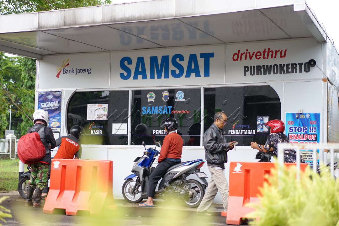 Pajak, merupakan salah satu pondasi sebagian besar negara untuk menopang perekonomian. Melaluinya, pembangunan infrastruktur, perputaran ekonomi, hingga pelayanan-pelayanan kesehatan maupun masyarakat dapat terfasilitasi.&nbsp;<br />
<br />
Membayar pajak berarti membantu negeri ini untuk berdiri. Rajin dan tepat waktu. Menumbuhkan rasa nasionalis dan kepedulian terhadap negeri, ekonomi, dan kesejahteraan masyarakat itu sendiri.&nbsp;<br />
<br />
Dalam hati mereka yang telah menaati dan menunaikan kewajiban sebagai warga negara, gelora membangun negeri mereka pastilah&nbsp;membara.