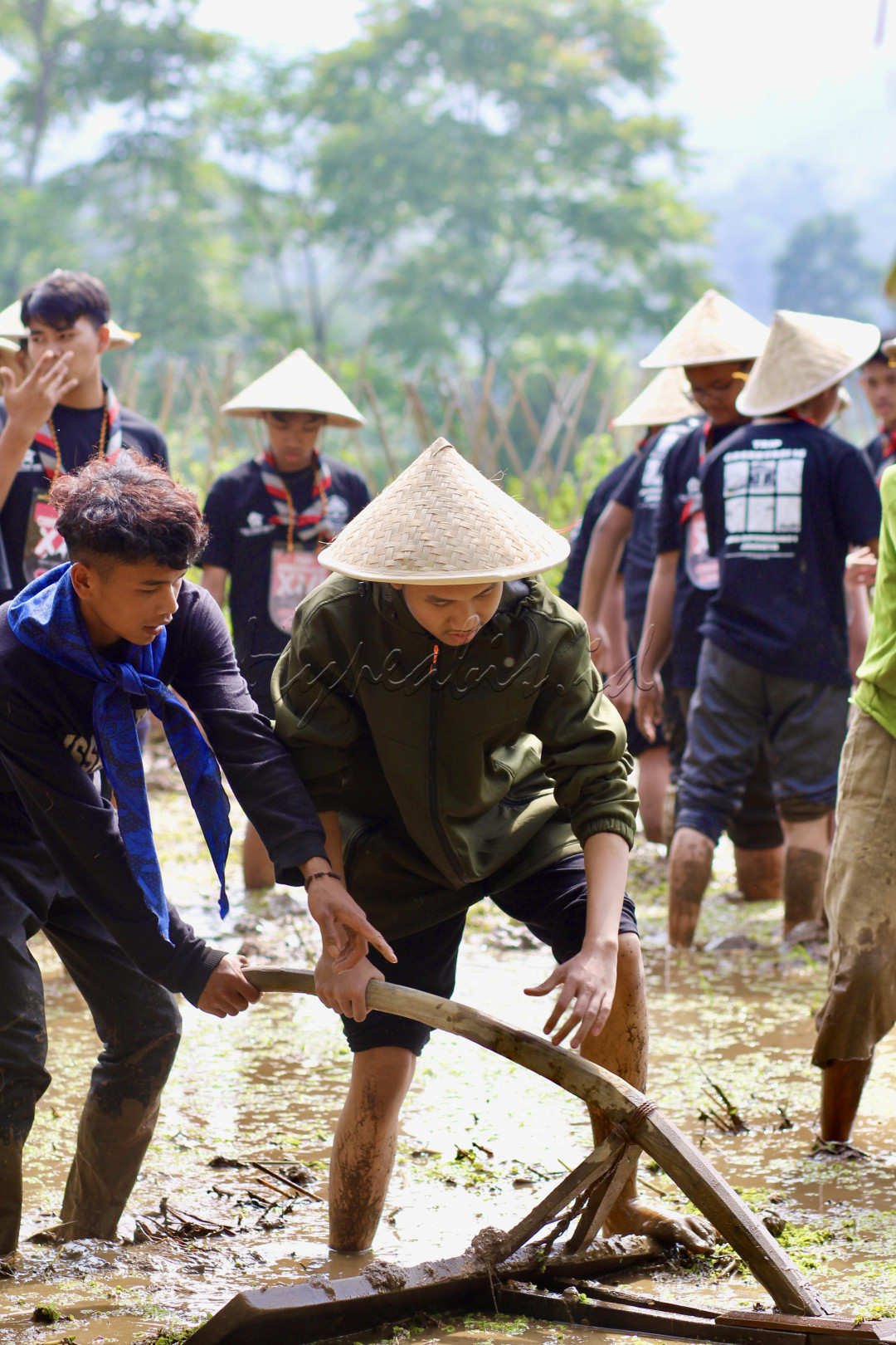 Seorang pelajar yang tertarik untuk mencari tahu hal apa yang mereka belum dapatkan, salah satu pengalaman tersebut diambil salah satunya dari kegiatan seorang petani. Disana mereka akhirnya belajar bagaimana susahnya seorang petani untuk mencari nafkah demi kelangsungan pangan untuk masyarakat Indonesia.