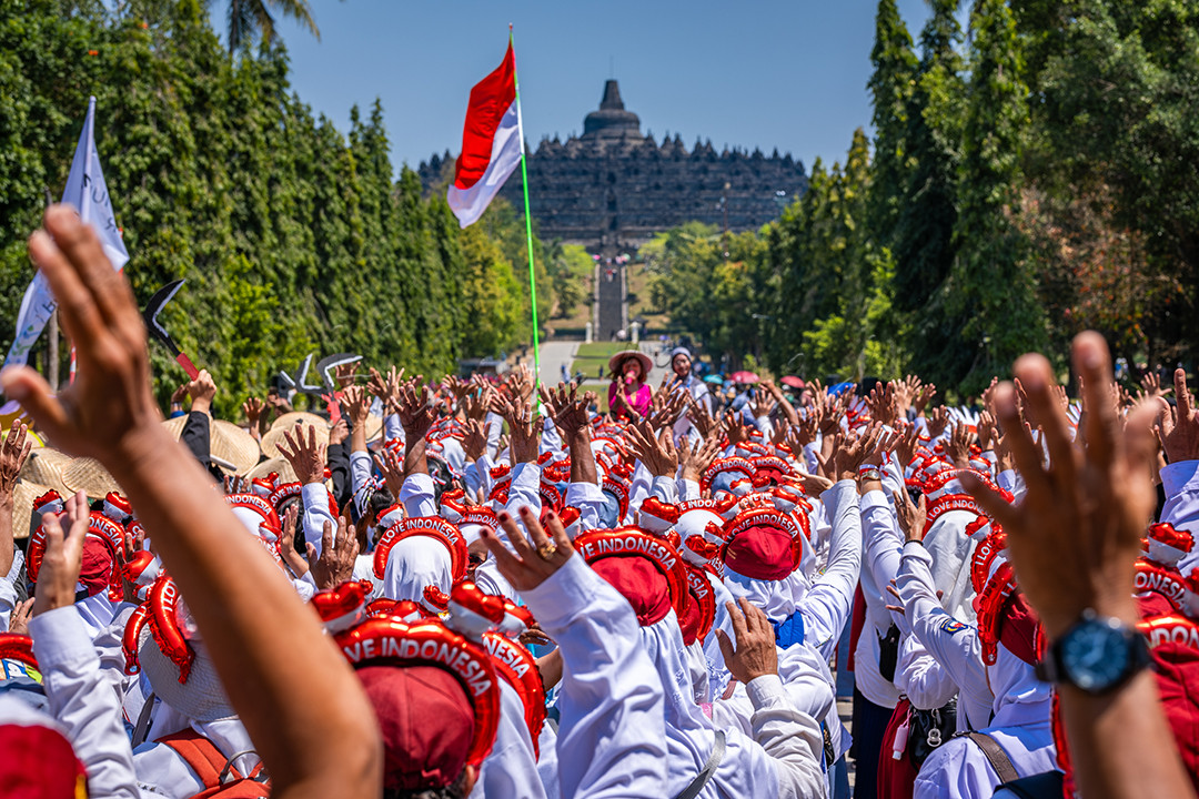 Solidaritas forum pedagang Borobudur Bersatu menggelar kirab budaya dari Terminal Borobudur hingga Taman Wisata Candi Borobudur dalam rangka memeriahkan HUT RI ke-79.