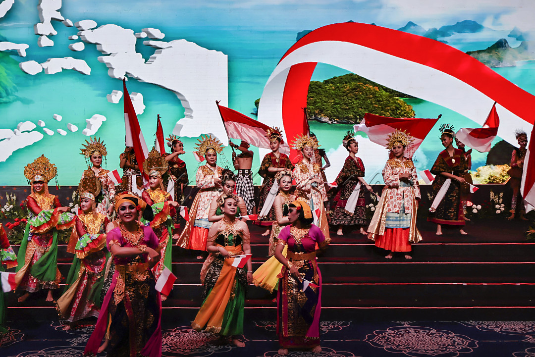 Indonesia adalah Bhineka Tunggal Ika yang artinya berbeda beda tapi tetap satu artinya dengan berbagai perbedaan yang ada dalam masyarakat Indonesia baik kehidupan sehari hari maupun keyakinan yang dianut menjadi sebuah nilai kehidupan yang mencerminkan sebuah toleransi yang sangat tinggih yang menjadi pondasi yang kuat dalam membangkitkan Gelora semangat untuk membangun Negeri.