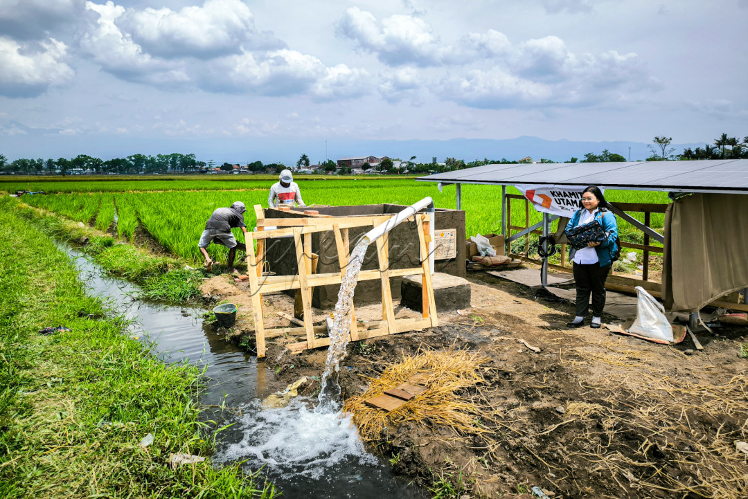 Pembangunan Pompa air Tenaga Surya sangat membantu petani dalam mencukupi kebutuhan air dimusim kemarau, dengan tenaga terbarukan yaitu tenaga surya sangatlah menunjang program memerangi polusi dimuka bumi ini