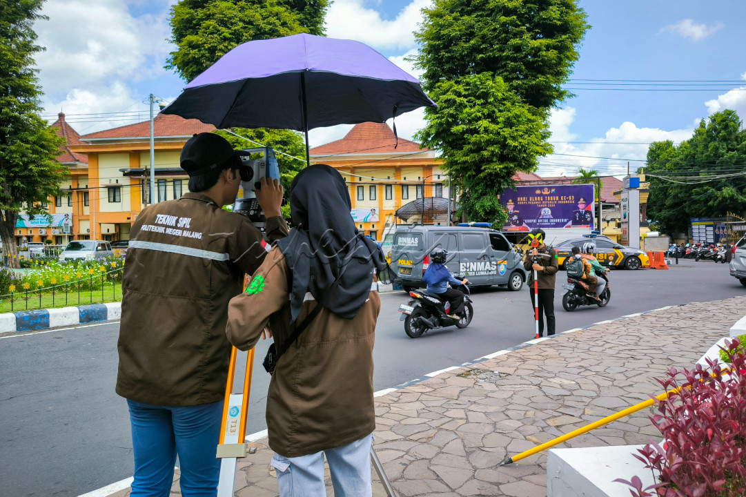 Pembanguna Tata ruang kota di kotaku mulai dilaksanakan dengan menggandeng pihak akademisi yang berkompeten dibidangnya. dan semangat membangun ini terlihat dari tenaga kerja yang masih muda mudi, dengan keahliannya mereka mulai kerja lapangan meneliti dan membua keputusan agar kota menjadi indah dan rapi.