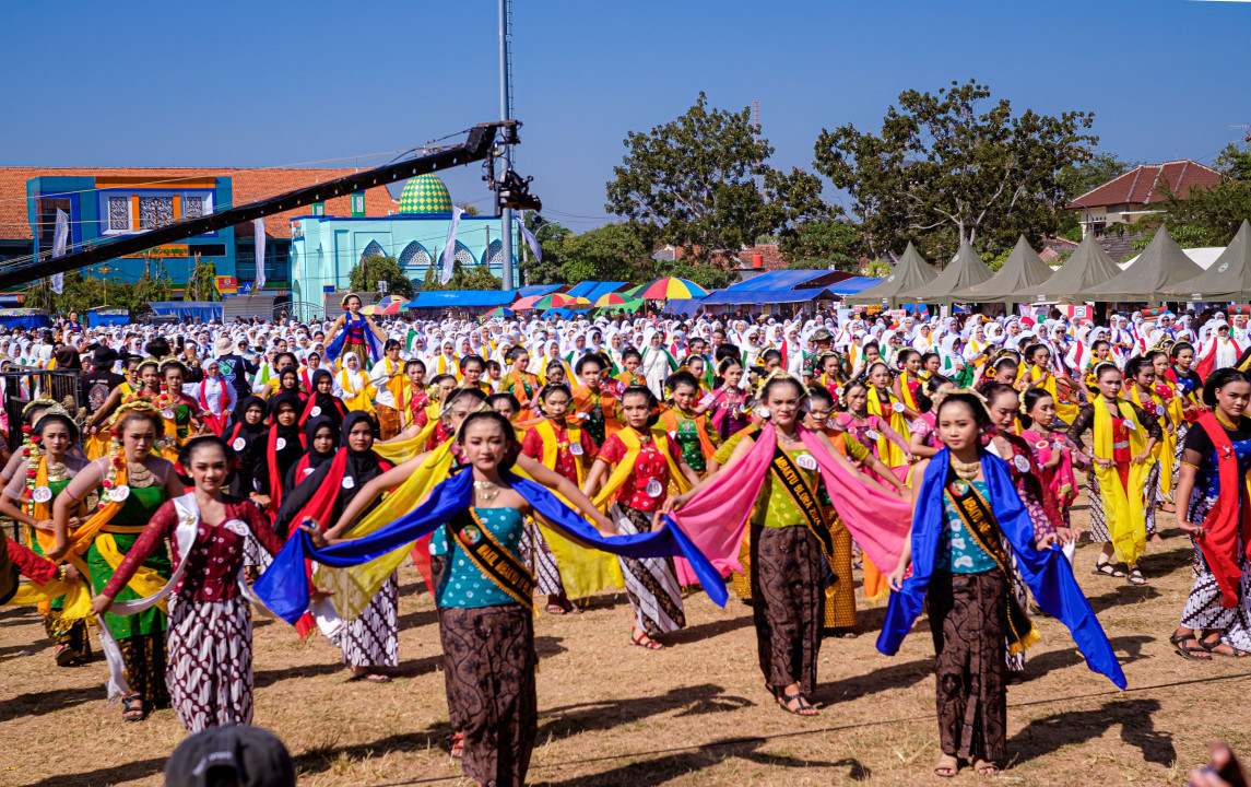 sebuah upaya pemkab blora merawat dan sebuah bentuk penghormatan terhadap budaya leluhur&nbsp;dengan menggelar tari tayub yg diikuti oleh ribuan penari.<br />
kini,tari Tayub Blora telah resmi tercatat sebagai Kekayaan Intelektual Komunal (KIK) Ekspresi Budaya Tradisional dengan mendapatkan Sertifikat Pencatatan Inventarisasi dari Kementerian Hukum dan HAM (Kemenkumham).