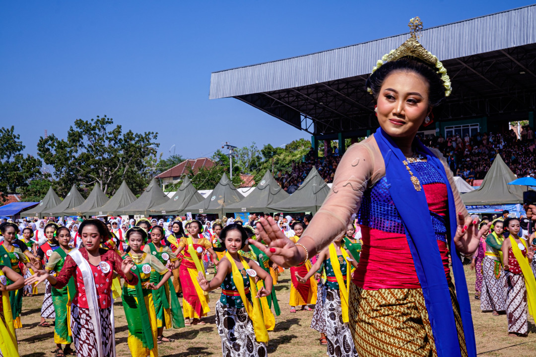sebuah upaya pemkab blora merawat dan sebuah bentuk penghormatan terhadap budaya leluhur&nbsp;dengan menggelar tari tayub yg diikuti oleh ribuan penari.<br />
kini,tari Tayub Blora telah resmi tercatat sebagai Kekayaan Intelektual Komunal (KIK) Ekspresi Budaya Tradisional dengan mendapatkan Sertifikat Pencatatan Inventarisasi dari Kementerian Hukum dan HAM (Kemenkumham).