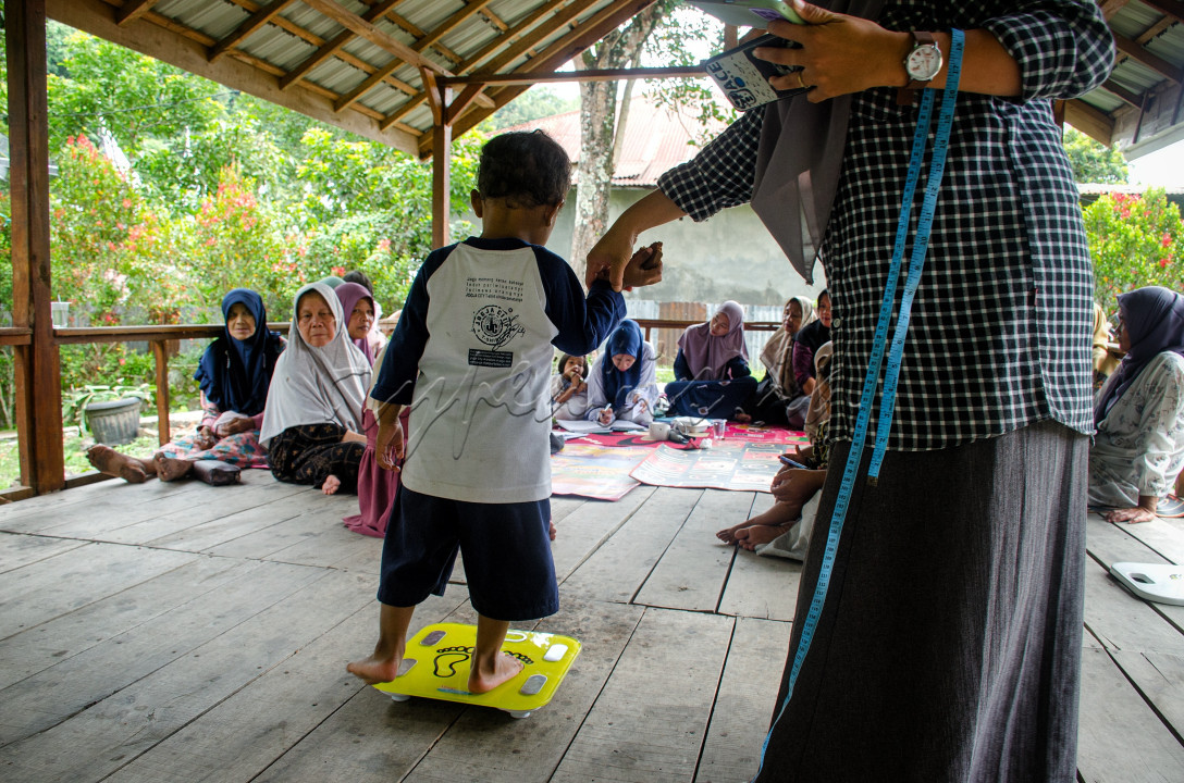 Membangun negeri dimulai dengan peduli akan gizi,kesehatan dan pertumbuhan anak anak kita,agar kelak tumbuh anak anak yang cerdas yang akan penuh semangat membangun negeri tercinta