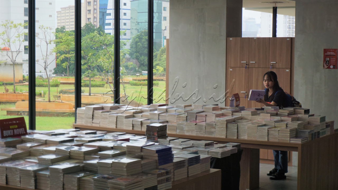 GenHype dapat berburu buku dengan harga yang sangat terjangkau mulai dari Rp5.000 saja.&nbsp;Jadi, jangan sampai ketinggalan ya..<br />
<br />
Editor : Yayus Yuswoprihanto