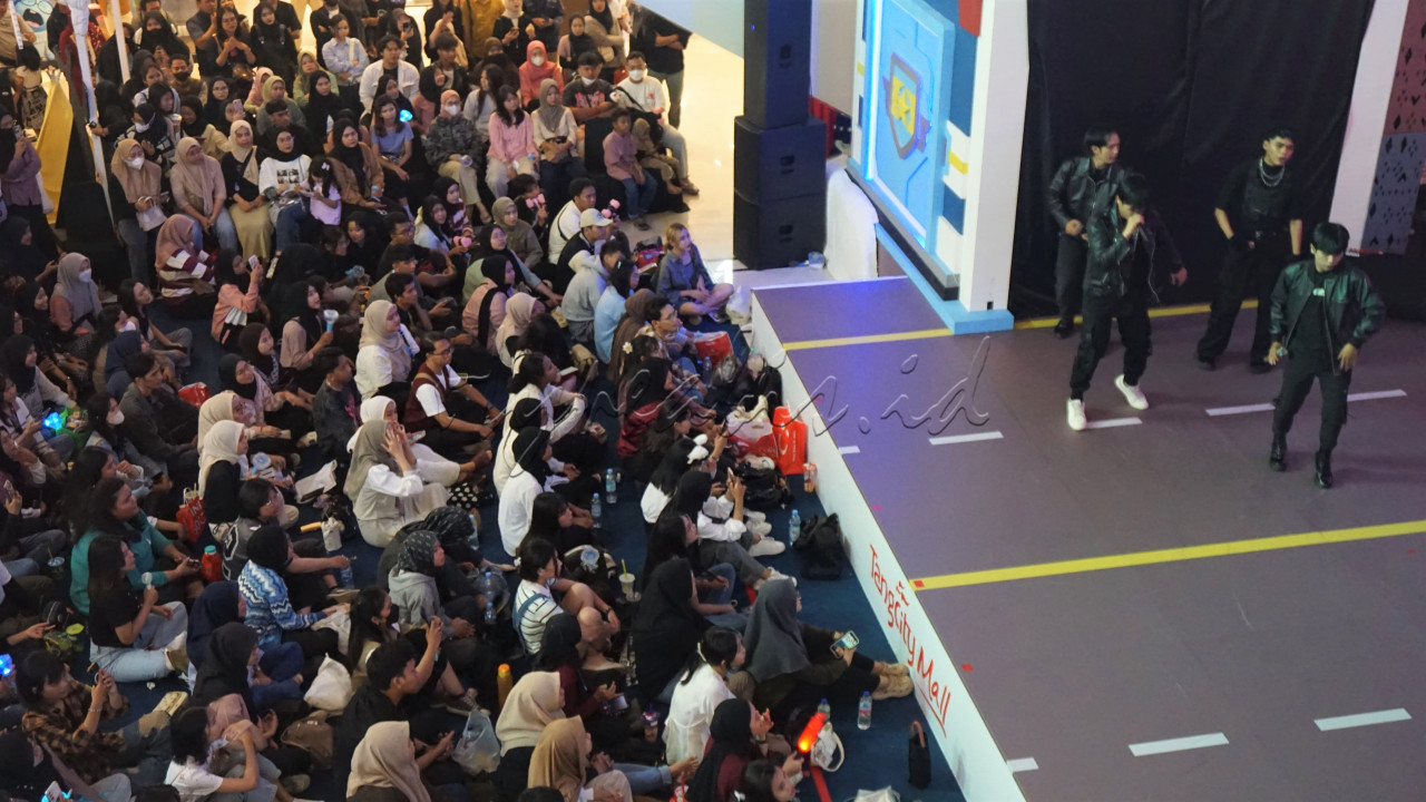Tangcity Noraebang Party 2024&nbsp;ini memberikan kesempatan bagi para fans KPOP untuk merasakan pengalaman menikmati budaya Korea secara langsung dan berinteraksi dengan sesama penggemar KPOP.<br />
<br />
Editor : Yayus Yuswoprihanto