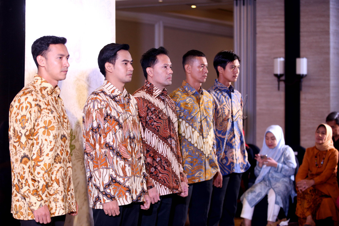 Koleksi terbaru ini dirancang untuk menampilkan nilai estetika tinggi dan kekayaan kearifan lokal yang terkandung dalam setiap motif batik.