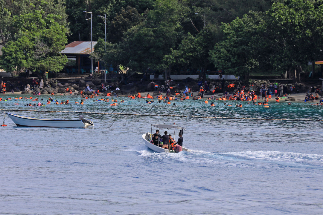 Untuk sampai ke Pulau Rubiah, wisatawan dapat menggunakan perahu dari Pantai Iboih dengan harga yang cukup terjangkau. Tersedia juga perahu yang berlantai kaca agar wisatawan bisa melihat karang, ikan dan biota laut lainnya.&nbsp;<br />
<br />
Editor : Yayus Yuswoprihanto