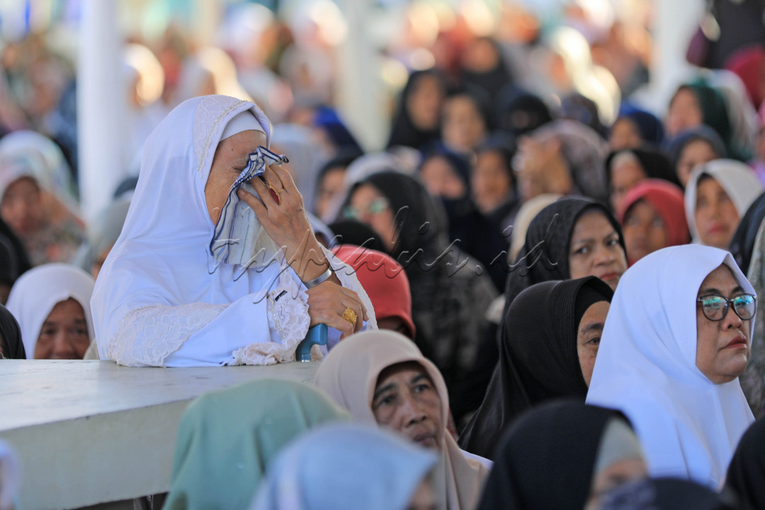 Sebelum acara dimulai, sebuah sirine dibunyikan tepat pukul 08.00 WIB selama tiga menit yang menggema di seluruh Aceh sebagai tanda untuk mengajak masyarakat merenung sejenak mengenang peristiwa tragis yang terjadi 20 tahun silam. Kala itu gempa dengan kekuatan 9,1 magnitudo diikuti gelombang tsunami menyapu pesisir Aceh. Korban mencapai 170.000 jiwa lebih yang menjadikannya sebagai bencana alam terbesar abad ke-21.