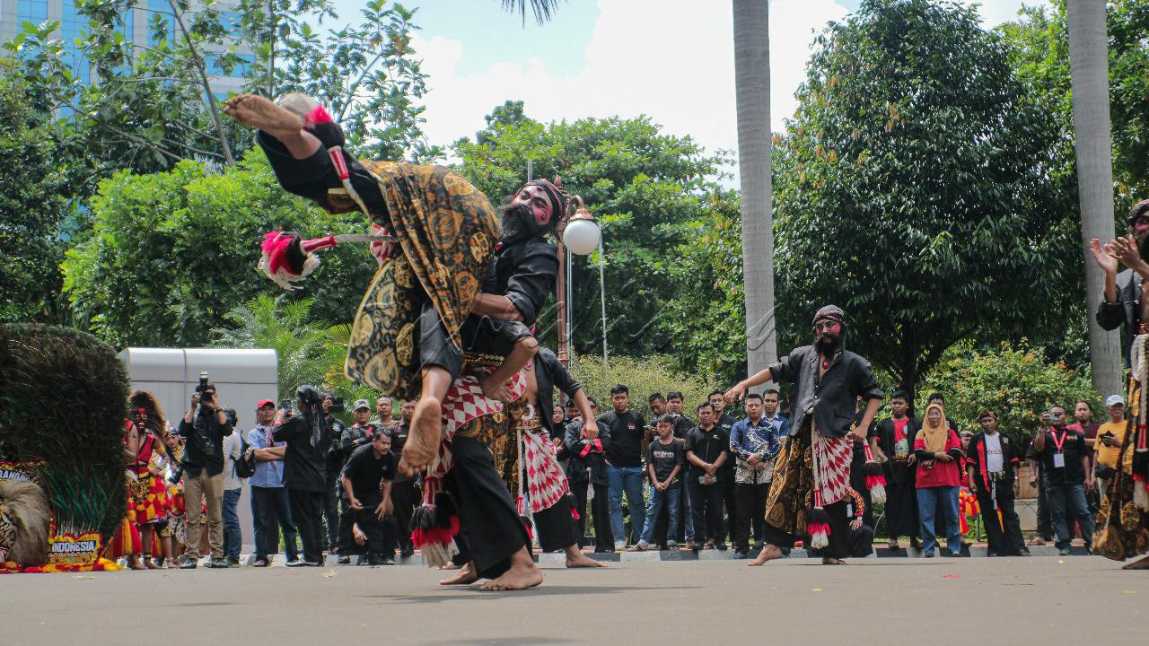 <div>Sekretaris Kementerian Koordinator Bidang Perekonomian Susiwijono Moegiarso menyatakan&nbsp;masuknya&nbsp;Reog Ponorogo dalam daftar warisan budaya takbenda dunia dapat diikuti dengan peningkatan upaya pelestarian kesenian tradisional tersebut. Harapannya, kaum muda selanjutnya dapat lebih terlibat dalam upaya pelestarian Reog&nbsp;Ponorogo.<br />
<br />
Editor : Yayus Yuswoprihanto</div>