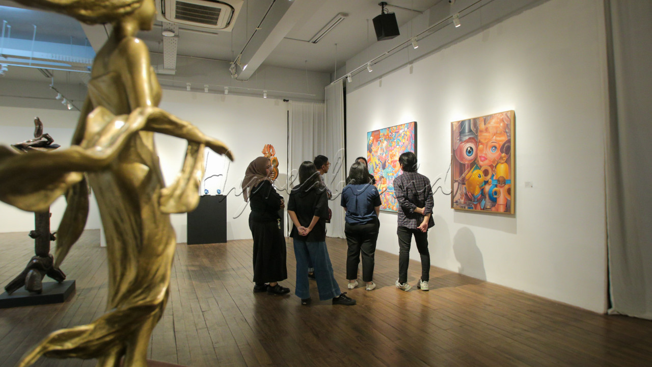 Pameran ini menjadi wujud nyata dari dedikasi, imajinasi, dan eksplorasi para perupa yang merupakan dosen IKJ dari 3 mayor utama seni lukis, seni grafis, dan seni patung.<br />
<br />
Editor : Yayus Yuswoprihanto