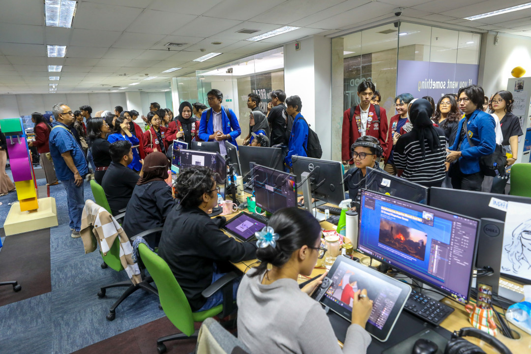 <div>Para mahasiswa peserta program <em>BIG Campus Day-Meet Up</em> Bisnis Indonesia Group mengunjungi ruang redaksi <em>Bisnis Indonesia</em> di Wisma Bisnis Indonesia, Jakarta, Jumat (24/1/2025). Program tersebut bertujuan untuk memperkenalkan platform media dan program unggulannya kepada 40 mahasiswa dari sepuluh kampus di Jabodetabek antara lain Universitas Indonesia, Universitas Tarumanegara, Universitas Esa Unggul, dan Institut Pertanian Bogor.</div>

<div><br />
&nbsp;</div>