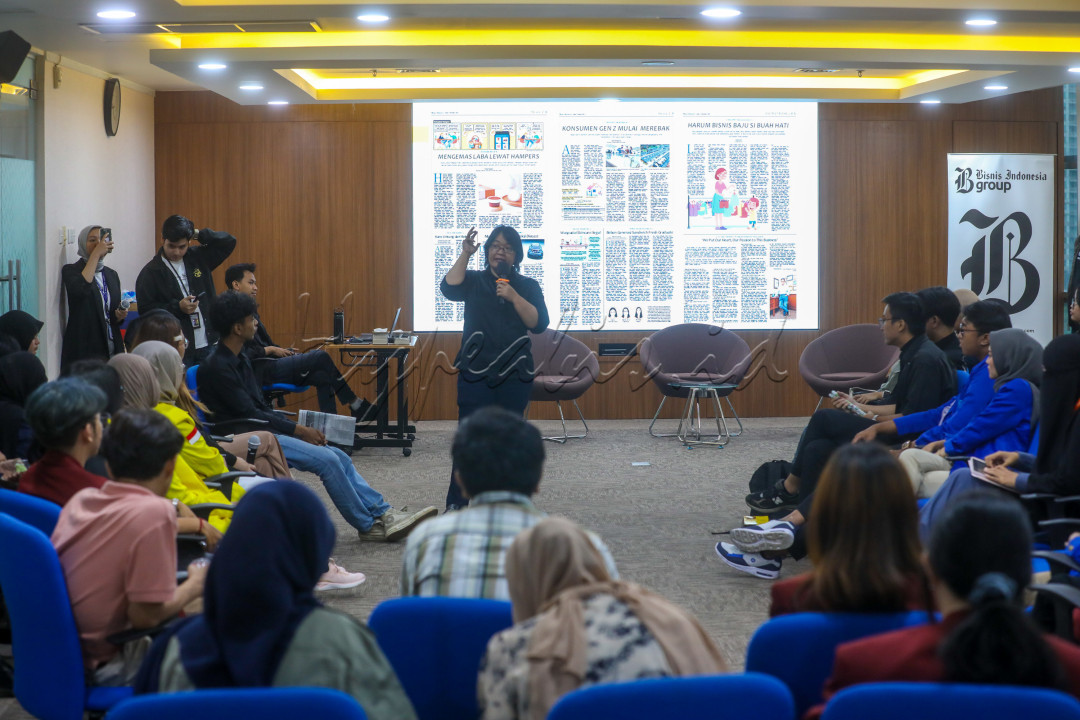 Acara ini menggabungkan kegiatan <em>campus gathering</em> dan <em>media visit </em>untuk membangun hubungan antara dunia industri dan perguruan tinggi. Mahasiswa yang hadir mendapatkan pemaparan program dari berbagai departemen Bisnis Indonesia Group, seperti <em>marketing communication</em>, konten, redaksi, dan sumber daya manusia, yang dirancang khusus untuk mendukung kegiatan mahasiswa.
<div><br />
<br />
&nbsp;</div>