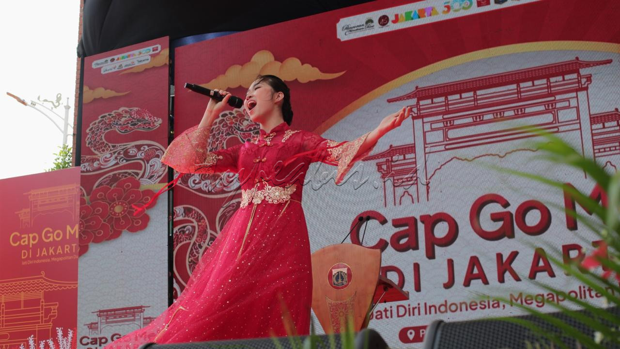 Perayaan tersebut diawali dengan berdoa bersama dan dilanjutkan dengan iringan&nbsp;musik kenong&nbsp;dan simbal serta pertunjukan&nbsp;liong dan barongsai. Selain itu Penyayi Hitadewi Abhassara juga tampil menghibur warga yang memadati kawasan Pancoran.<br />
&nbsp;