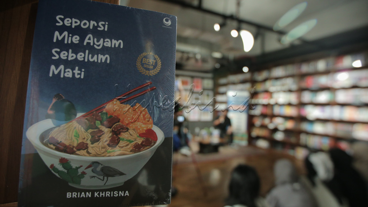Dalam prosesnya, ia juga berdiskusi dengan para psikolog untuk memastikan isi buku relevan dan akurat. Pada sesi diskusi saat peluncuran buku, para peserta bertanya tentang proses kreatif penulisan, terutama bagaimana buku ini bisa begitu dekat dengan pengalaman para penyintas kesehatan mental.