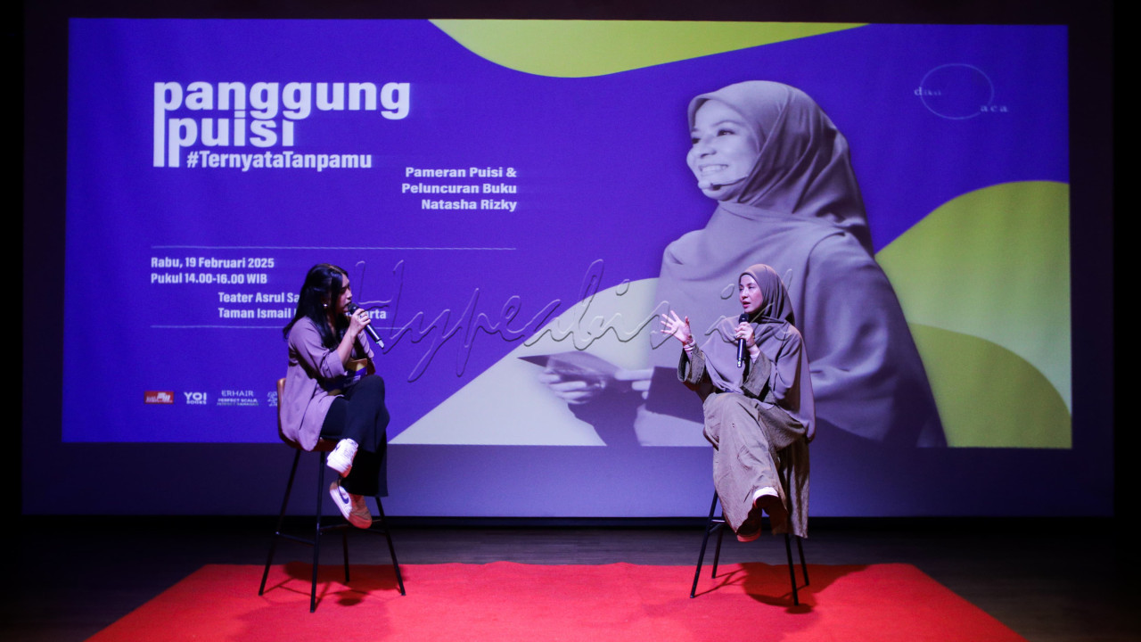 Buku ini menjadi refleksi batin yang mengajak pembaca untuk menerima kenyataan dengan lara dan tawa yang menyertainya dan&nbsp;diharapkan dapat menjadi inspirasi bagi mereka yang tengah menjalani proses pemulihan setelah perpisahan.&nbsp;Dengan bahasa yang menyentuh dan penuh makna, Natasha Rizky kembali membuktikan kedalaman emosinya dalam menulis.