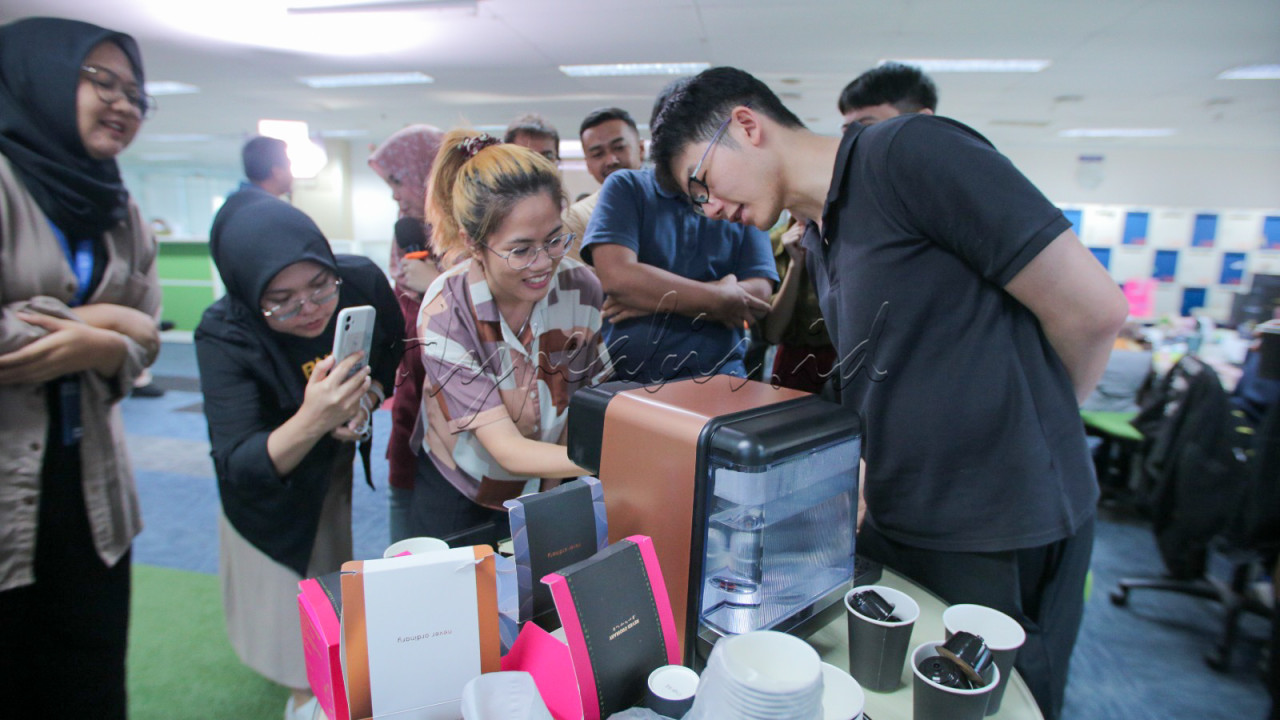 Perusahaan ini juga telah menyiapkan sistem daur ulang bagi limbah pods agar tidak mencemari lingkungan. Dengan langkah ini, Jump Start Coffee menunjukkan bahwa inovasi dan tanggung jawab ekologis dapat berjalan beriringan dalam industri minuman modern.<br />
<br />
Editor : Yayus Yuswoprihanto