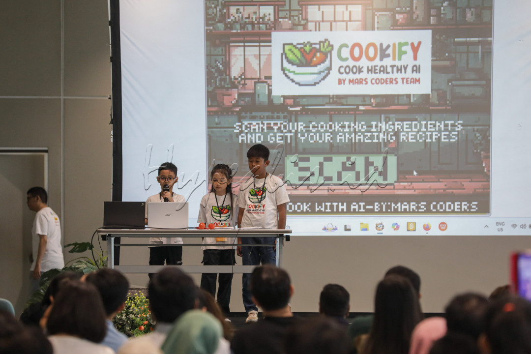 Maybank Indonesia menggandeng Sekolah Coding dan STEM (Science Technology Engineering Math) KodeKiddo menyelenggarakan kompetisi internasional Codeavour 6.0 untuk anak, sebagai implementasi misi Humanising Financial Services sekaligus komitmen keberlanjutan Maybank Group. Codeavour merupakan kompetisi tingkat internasional di bidang Artificial Intelligence, coding dan robotik, dimana peserta akan berkompetisi membuat project inovatif menggunakan platform PictoBlox, yaitu bahasa pemrograman block coding atau Python.&nbsp;