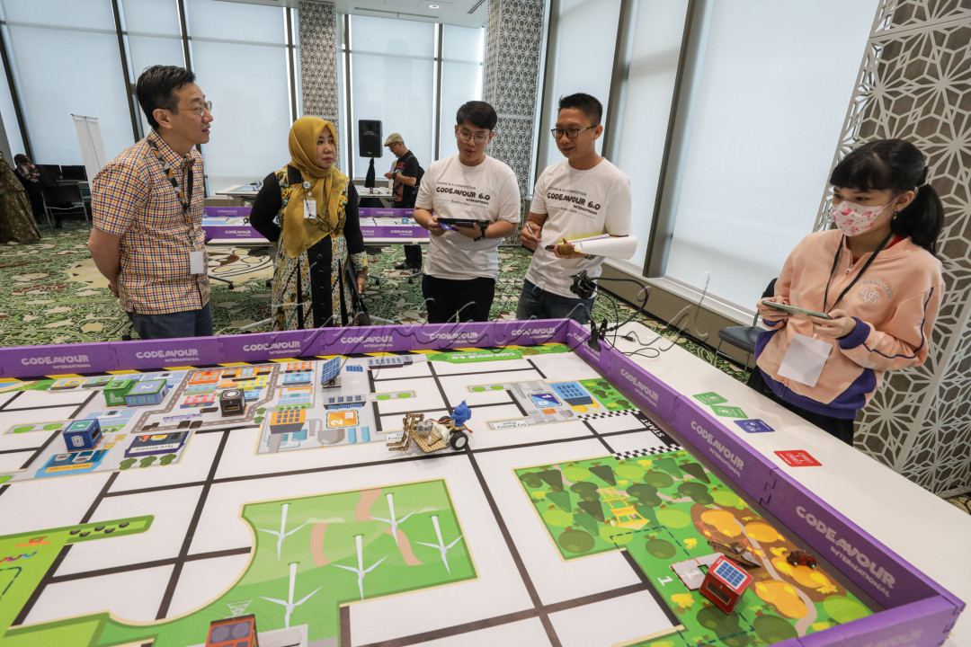 Melalui kompetisi ini, para pelajar diharapkan dapat mengembangkan ide-ide inovatif untuk meningkatkan kompetensi di masa depan. Ajang Codeavour 6.0 digelar sejak tanggal 2 Februari 2024 di tingkat regional, dilanjutkan dengan kompetisi tingkat nasional pada 22 Februari.<br />
&nbsp;