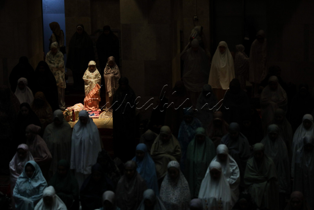 Tarawih hari pertama Ramadan 1446 Hijriyah tersebut diisi oleh ceramah yang disampaikan oleh Menteri Agama Nasaruddin Umar dengan tema seputar bulan suci Ramadan.