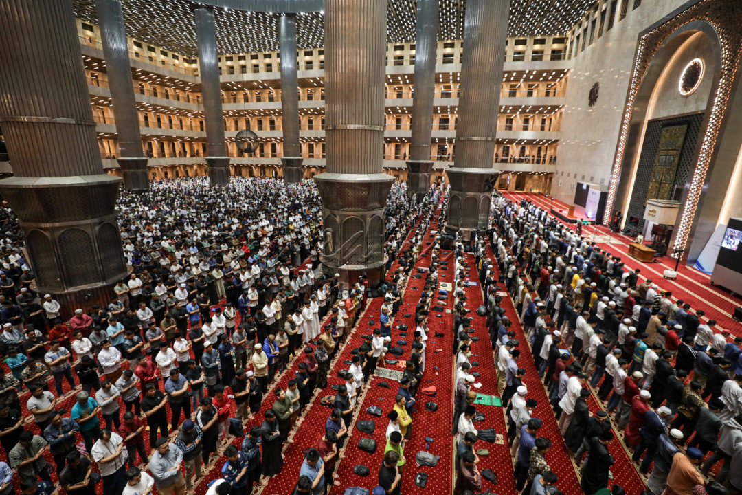 Keputusan pemerintah menetapkan awal Ramadan 1446 Hijriyah atau 2025 Masehi yang jatuh pada Sabtu (1/3/2025) berbeda dengan anggota MABIMS atau himpunan Kementerian Agama di Asia Tenggara yang terdiri dari Brunei Darussalam, Indonesia, Malaysia, dan Singapura. Ketiga negara tetangga tersebut menetapkan awal Ramadan pada Minggu (2/3/2025).&nbsp;<br />
<br />
Editor : Yayus Yuswoprihanto