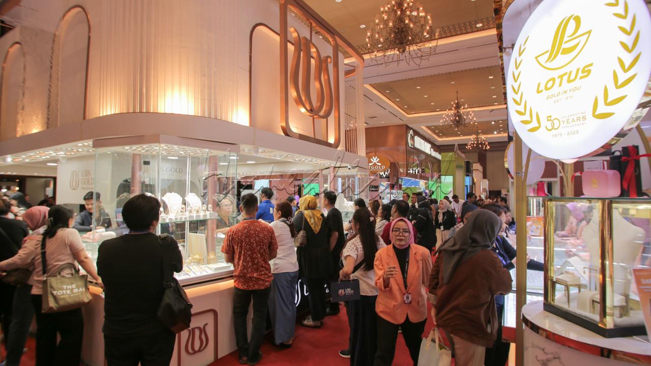 Selain menampilkan koleksi perhiasan terbaik, pameran ini juga menjadi platform strategis bagi pelaku industri untuk menjalin kemitraan dan mengembangkan jaringan bisnis. Dengan semakin berkembangnya industri perhiasan di Indonesia, acara ini diharapkan dapat memperkuat daya saing produk lokal di pasar internasional.&nbsp;