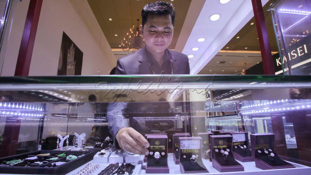Para pengunjung dapat menemukan berbagai inovasi terbaru dalam desain perhiasan serta teknologi produksi yang semakin modern. Keberagaman produk dan peserta menjadikan Jakarta International Jewellery Fair sebagai pameran yang dinantikan setiap tahunnya oleh pelaku industri dan pecinta perhiasan.<br />
<br />
Editor : yayus Yuswoprihanto&nbsp;