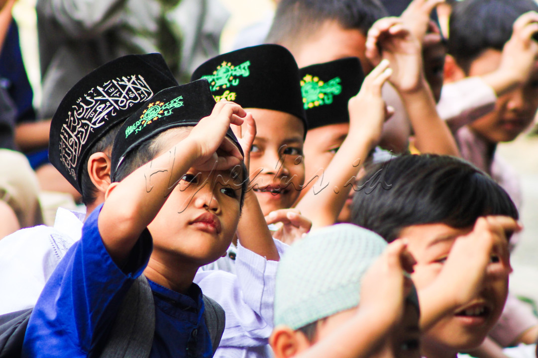 Para siswa diajak menghayati makna Ramadan melalui pesan yang disampaikan oleh pendongeng boneka Kak Dena.