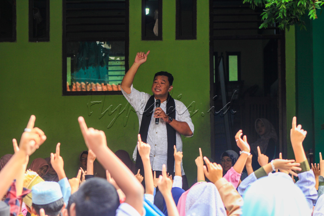 Cara ini dilakukan agar anak-anak tidak bosan dan antusias dalam menerima materi pesantren kilat tentang puasa Ramadan.&nbsp;<br />
<br />
Editor : Yayus Yuswoprihanto