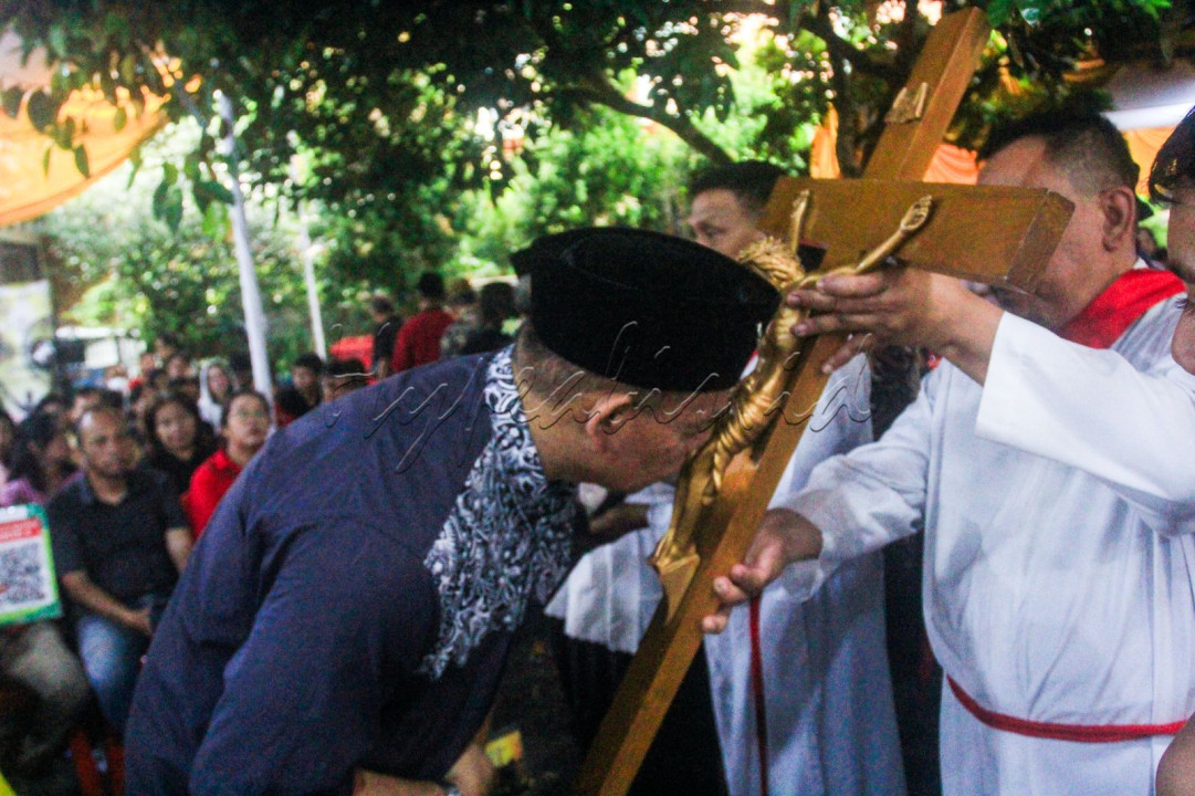 Jumat Agung biasanya diperingati dengan mengikuti misa atau ibadah yang dilakukan di Gereja. Dalam misa atau ibadah Jumat Agung, umat Kristiani memperingati penebusan Yesus Kristus yang wafat di kayu salib. Foto : Hypeabis/Robby Fathan<br />
<br />
Editor : Yayus Yuswoprihanto<br />
&nbsp;