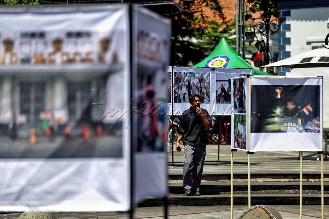 Pameran tersebut bercerita tentang Bandung Spirit yang dijabarkan dalam konteks Asia-Afrika, Seremoni dan Solidaritas, dan juga menjadi cara baru dalam menyampaikan pesan dengan menggabungkan dua pendekatan fotografi jurnalistik dan kontemporer secara bersamaan.