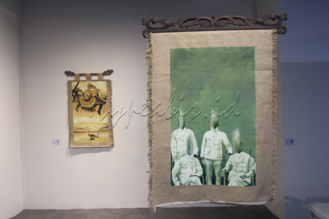 James Luigi Tana selaku kurator pameran menyebutkan dalam catatan kuratorialnya bahwa istilah <em>A Fold in Time</em> sendiri dapat diartikan sebagai momen penting dalam waktu. Pameran ini, menurutnya lagi, berupaya menunjukkan bagaimana momen-momen yang berbeda dan signifikan bertemu serta bermanifestasi melalui seni.<br />
<br />
Editor : Yayus Yuswoprihanto