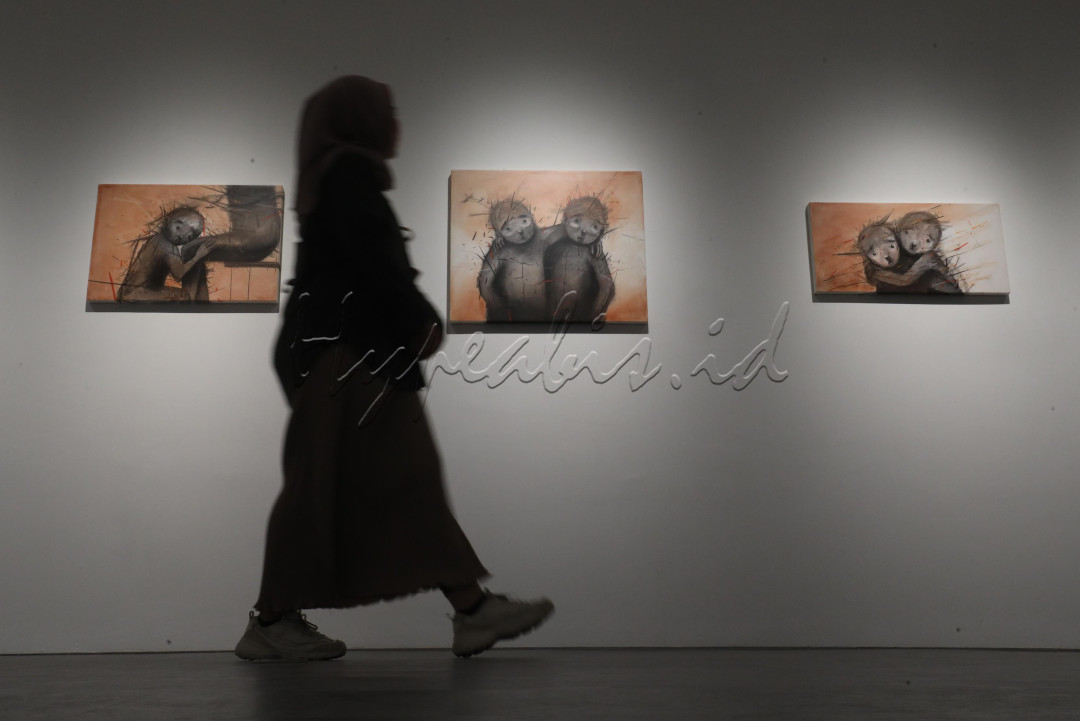 Melalui Once Was, Iwan menghadirkan pengalaman visual yang lembut namun dalam. Ia menyentuh tema tentang ingatan dan keberadaan&mdash;tentang hal-hal yang pernah ada, mungkin telah berubah, tapi tak benar-benar hilang.<br />
<br />
Editor : Yayus Yuswoprihanto