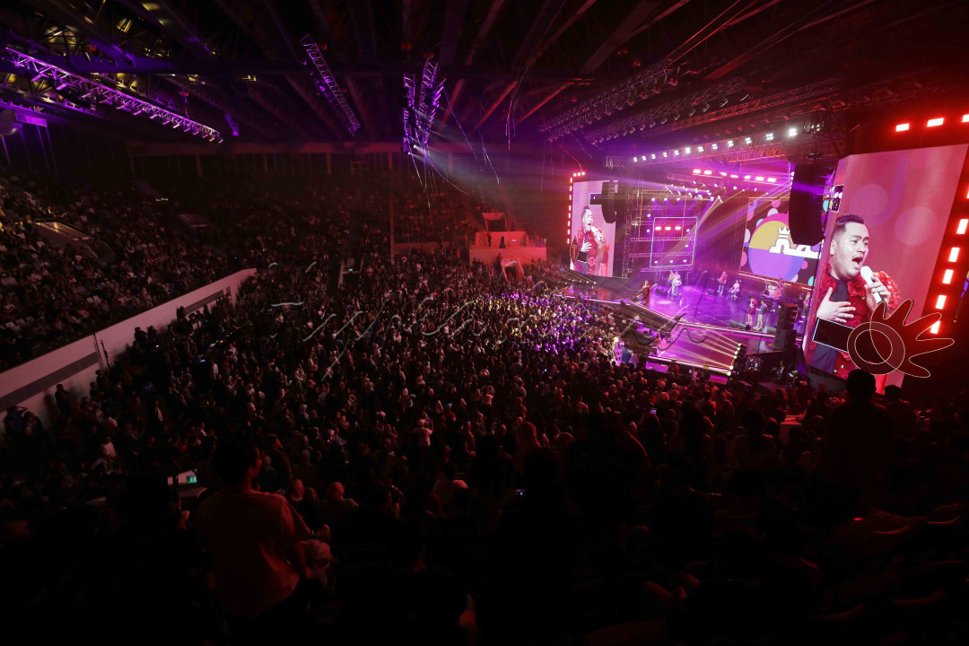 Ribuan penonton menyaksikan aksi panggung penyanyi dangdut King Nassar pada Digiland Music, bagian dari Digiland 2025 yang diselenggarakan oleh PT Telkom Indonesia (Persero) Tbk. di Istora Senayan, Jakarta, Minggu (18/5/2025). Nassar memulai konsernya dengan&nbsp; lagu Kata Pujangga milik Rhoma Irama yang dilanjutkan dengan lagu Gejolak Asmara miliknya serta beberapa lagu lainnya seperti Kopi Dangdut, Aku Bukan Pengemis Cinta, Kereta Malam, dan Tua-Tua Keladi, sambil berinteraksi di tribun penonton dan berswafoto.<br />
<br />
&nbsp;